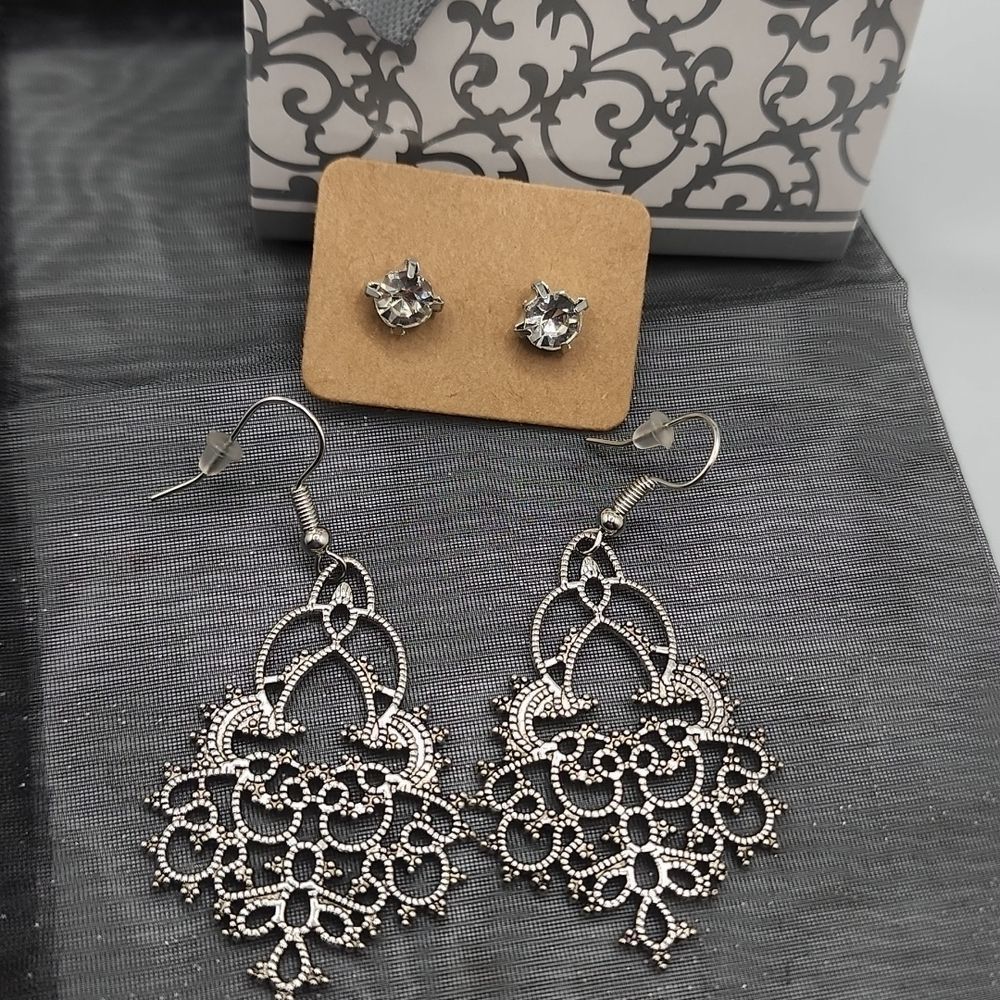 Free w bundle Silver Color earrings w/ studs